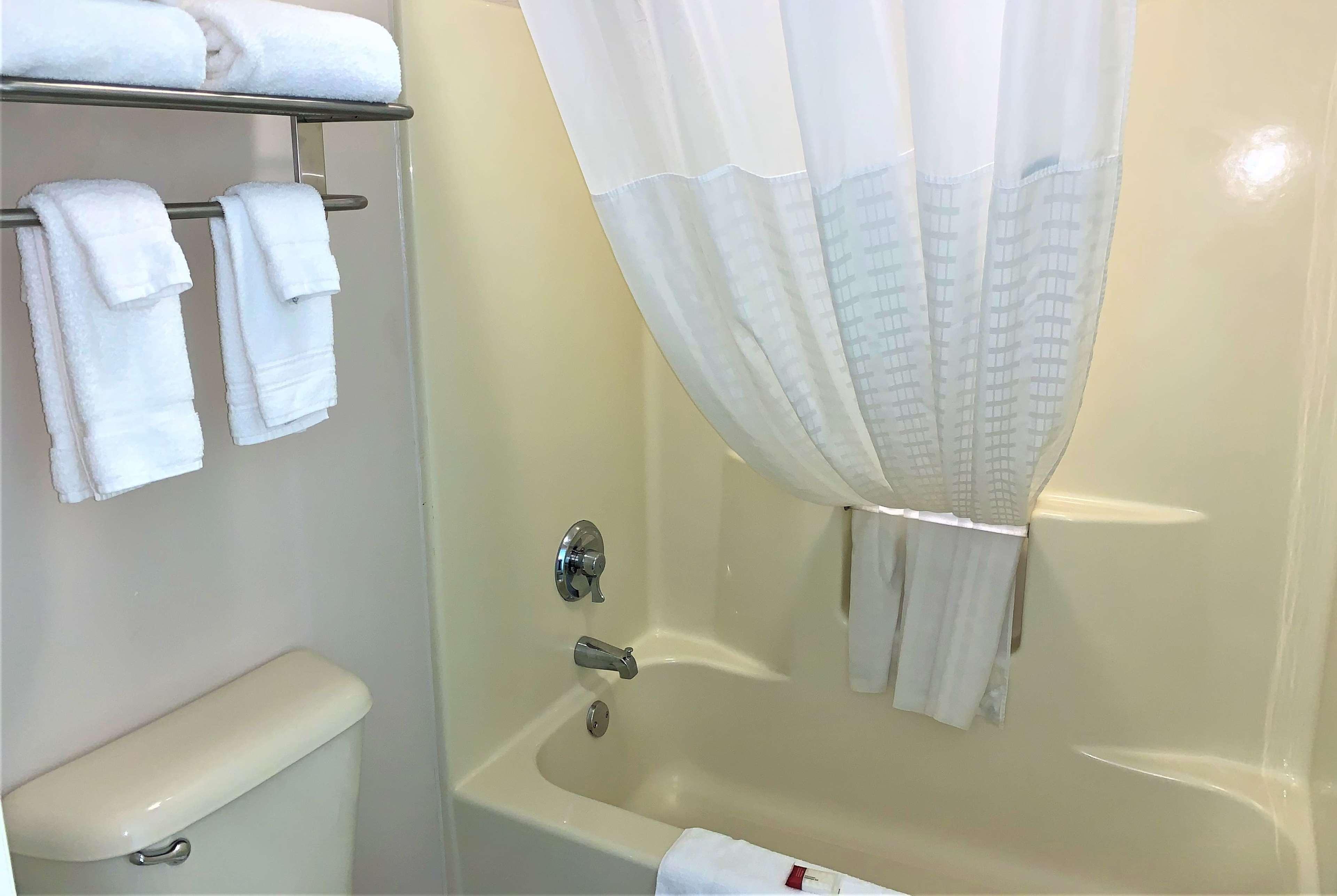 Baymont By Wyndham Eden Motel Bagian luar foto