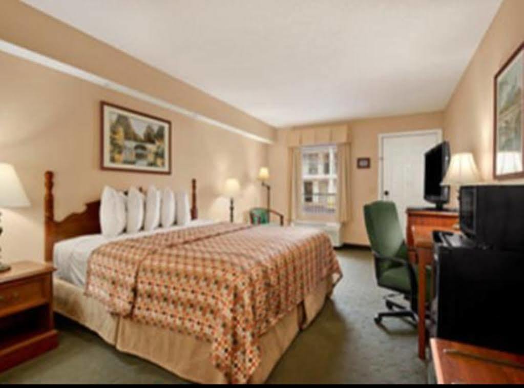 Baymont By Wyndham Eden Motel Bagian luar foto
