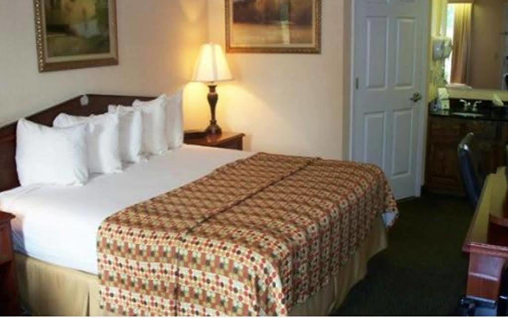 Baymont By Wyndham Eden Motel Bagian luar foto