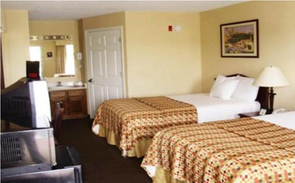 Baymont By Wyndham Eden Motel Bagian luar foto