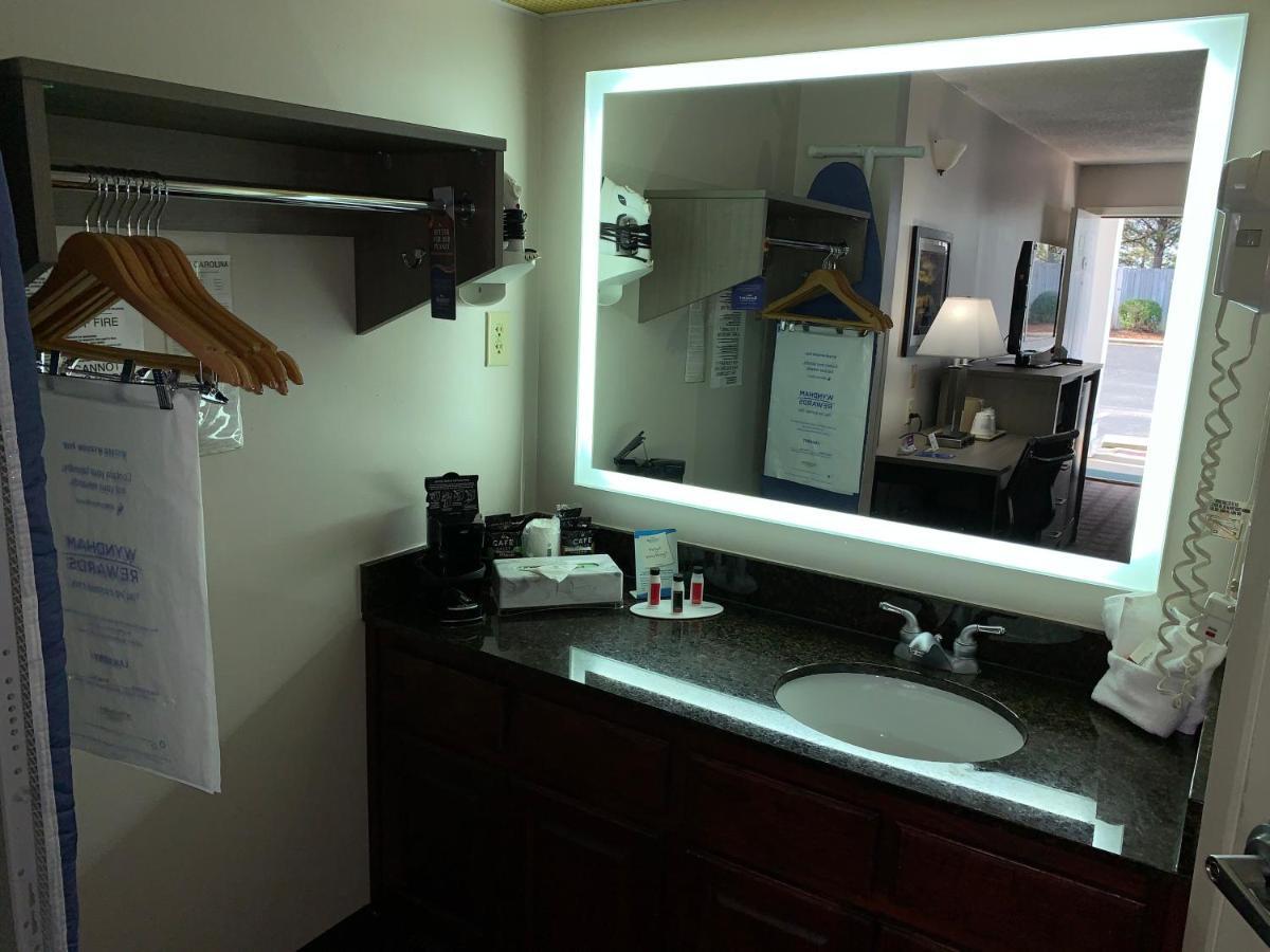 Baymont By Wyndham Eden Motel Bagian luar foto